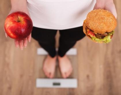 Jesz węglowodany przed snem i nadal chudniesz? Oto nowa, kontrowersyjna dieta!