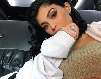 Czy Kylie Jenner retuszuje zdjęcia w Photoshopie? Zobaczcie jej nową fotkę…