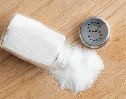 5 oznak świadczących o tym, że jesz za dużo soli!