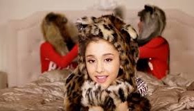 Ariana Grande - Santa Tell Me