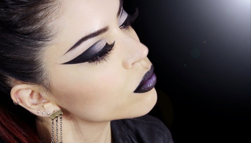 mocny i wyraźny makijaż