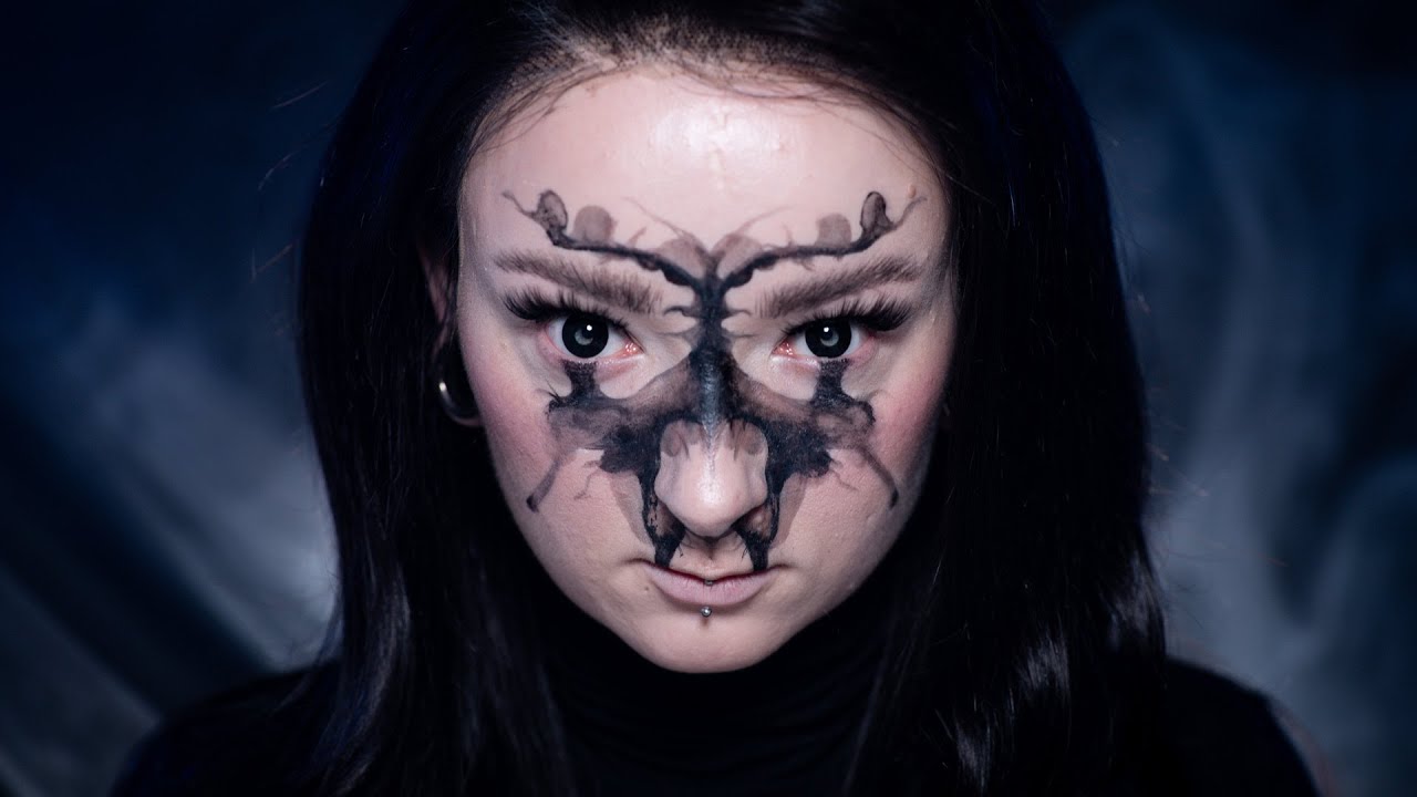 MAKIJAŻ HALLOWEENOWY - ATRAMENT ROZLANY NA TWARZY