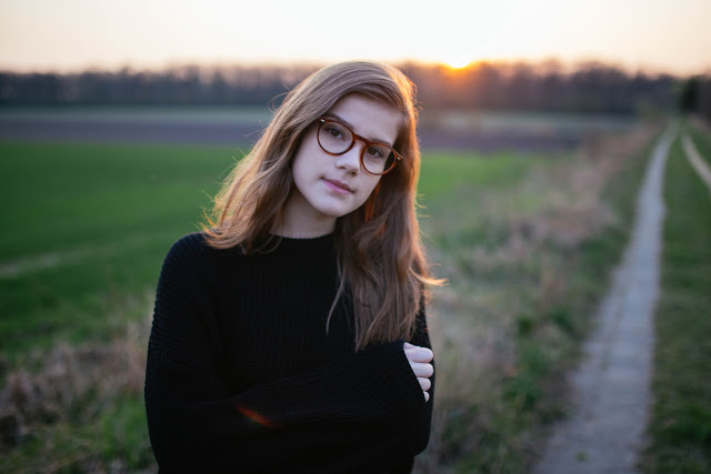 Amelia Włodarczyk Blog: Glasses and piercing. 