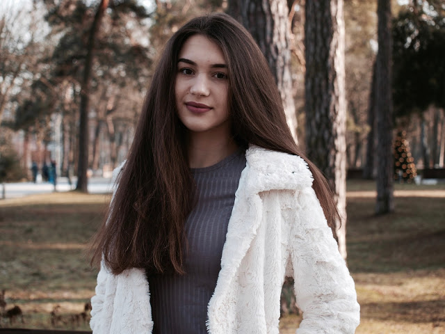 Amelia Świetlik: White Faux Fur