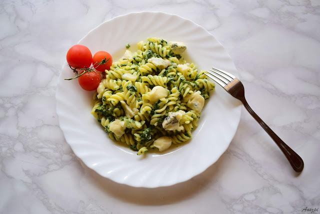 Makaron ze szpinakiem i serem Gorgonzola | Anszpi