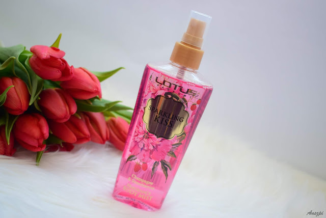 Perfumowana Mgiełka do ciała BODY MIST SPARKLING KISS Champagne & Strawberries, Revers Cosmetics | Anszpi