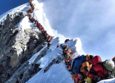 Dwie osoby zmarły w kolejce na… Mount Everest!