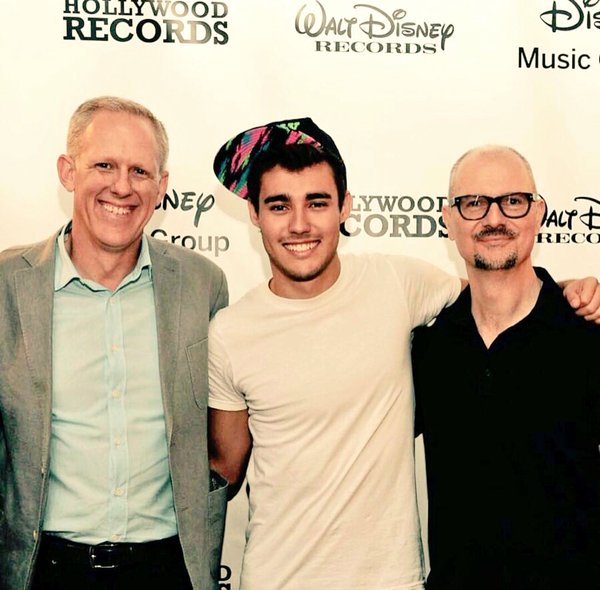 Jorge Blanco - kontrakt z Hollywood Records