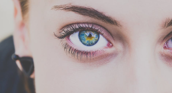 Jak ochronić oczy przed szkodliwym promieniowaniem? | DlaNastolatek.pl