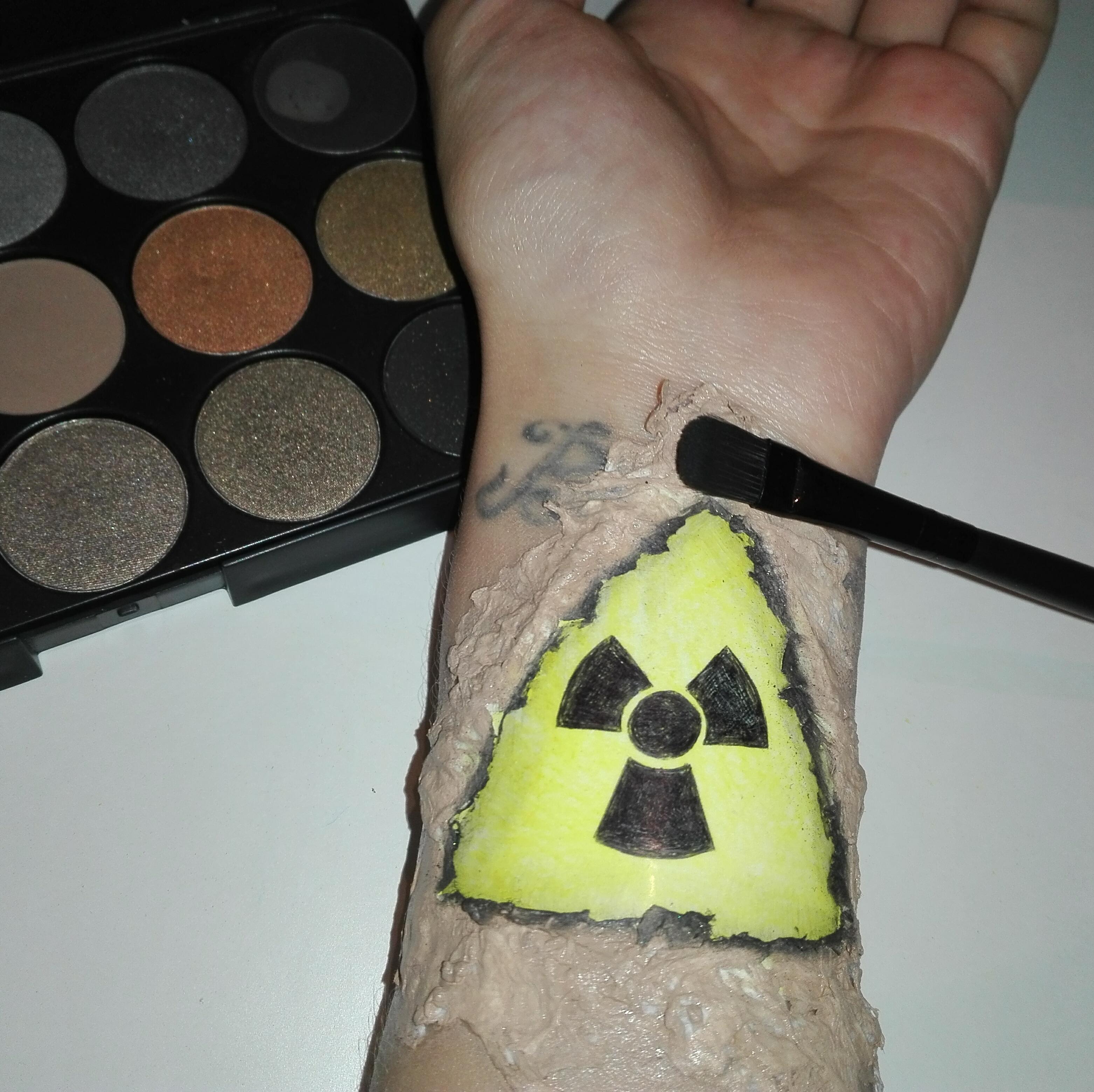 Dollka Blog: DIY: I'm Radioactive