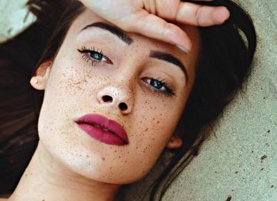 Masz świecącą się skórę? Poznaj składniki kosmetyków, które wyregulują wydzielanie sebum - Flaming Blog