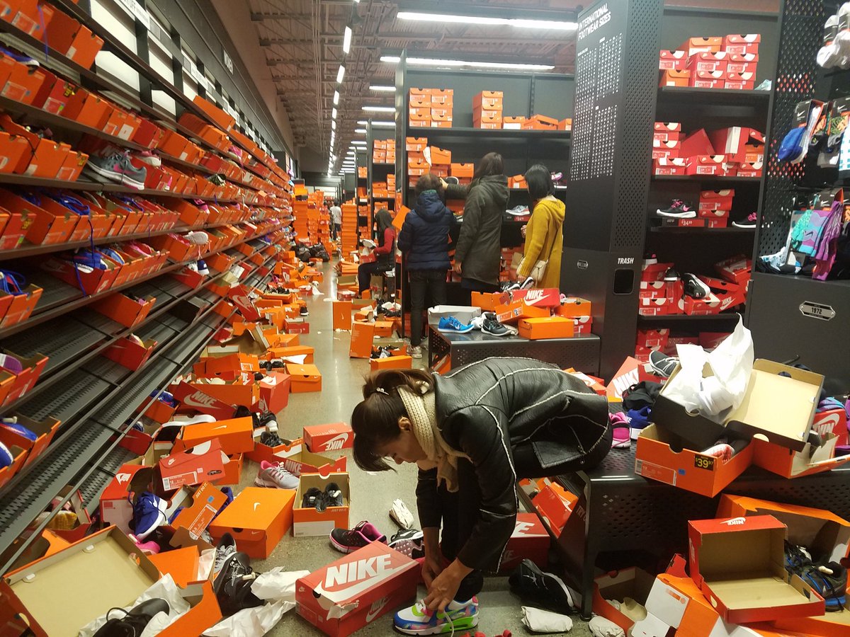 Outlet Nike zniszczony po wyprzedaży w Black Friday!