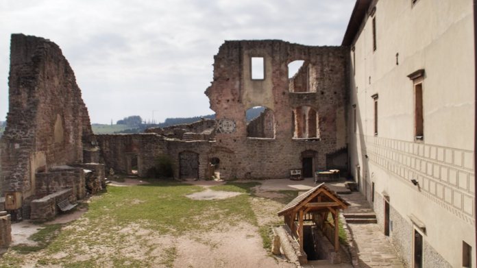 CZESKA PECKA- ZAMEK, GÓRY I... SŁODYCZE - W POSZUKIWANIU KOŃCA ŚWIATA - Blog podróżniczy