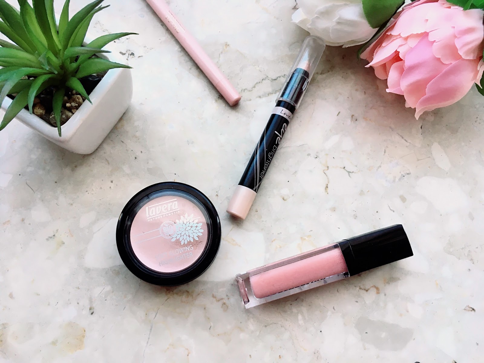 Kremowy rozświetlacz Lavera Soft Glowing Highlighter - moje wrażenia | Ekofilka - naturalnie, że kosmetyki