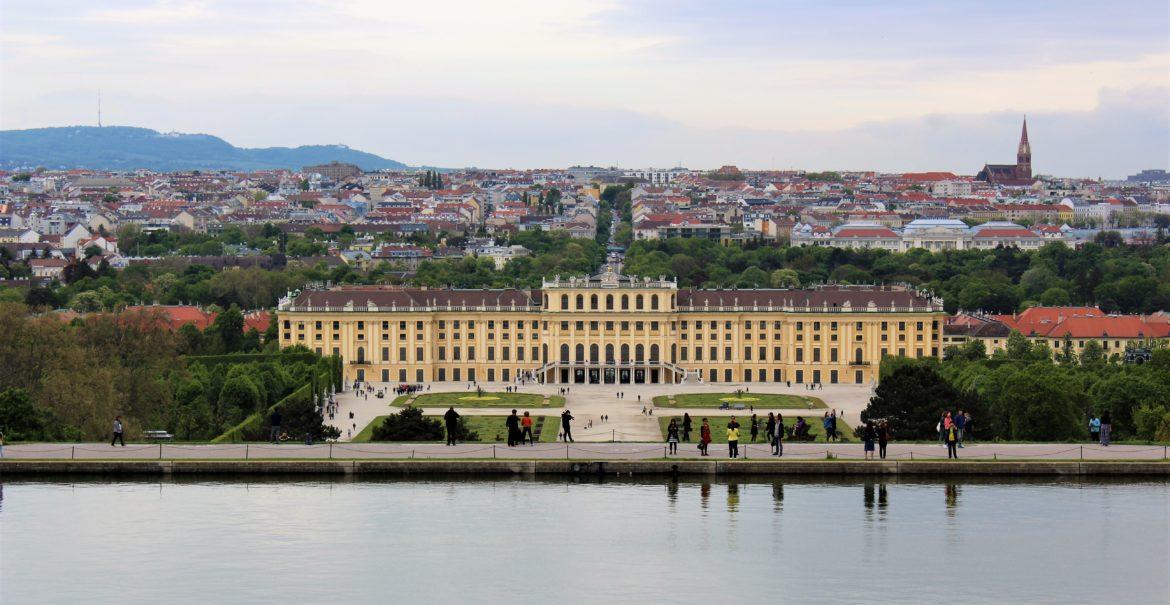 Schonbrunn - 10 faktów o njapopularniejszej atrakcji Wiednia.