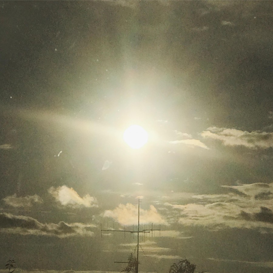 GLΔSSY X on Instagram: “Znajdź swoje światło, w którym będziesz lśnił 🌟 #light #motivation #sun #beautiful #sky #day”