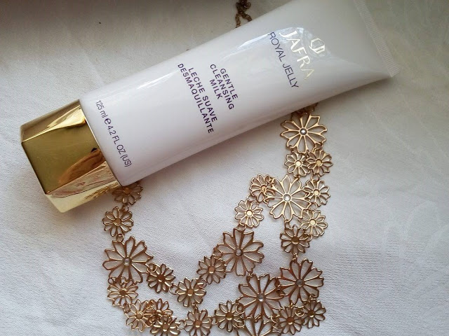 Cosmetics reviews : Royal Jelly mleczko oczyszczajace - Eliksir mÅodoÅci Jafra Cosmetics