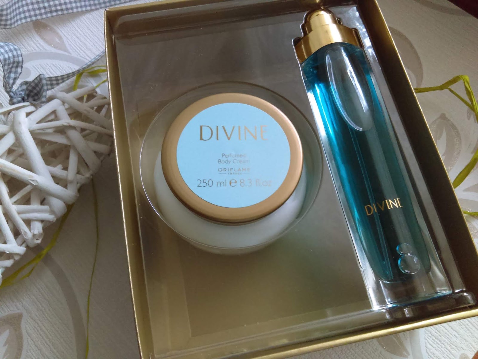 Cosmetics reviews : Divine - zapach, ktÃ³rego siÄ nie zapomina.