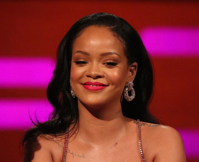Rihanna kusi w koronkowej bieliźnie! Seksowna?