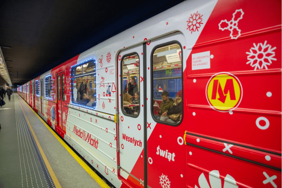 ŚWIĄTECZNE METRO ZNOWU W WARSZAWIE! MUSISZ TO ZOBACZYĆ!