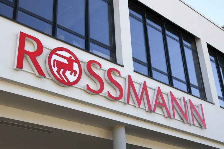 Promocja w Rossmannie. 50 tysięcy kosmetyków za 1 grosz