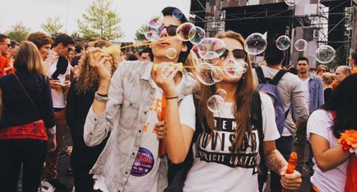 Wakacyjna playlista - 15 TOP hitów | DlaNastolatek.pl