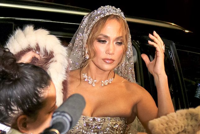 Jennifer Lopez w sukni ślubnej. Księżniczka XXI wieku - WP Kobieta