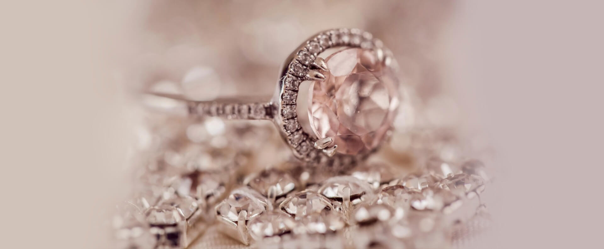 Pierścionek zaręczynowy z jakim kamieniem? | Blog o biżuterii by KINGY
