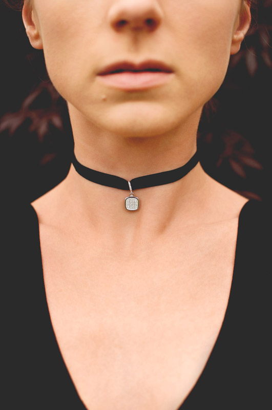 CHOKER DUSIK AKSAMITKA.