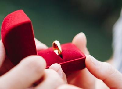 Gdzie kupić pierścionek zaręczynowy? | Blog o biżuterii by KINGY