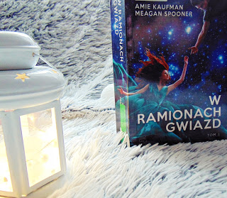 #8 "W ramionach gwiazd" Amie Kaufman/Meagan Spooner | Książkoholiczka z Morganville