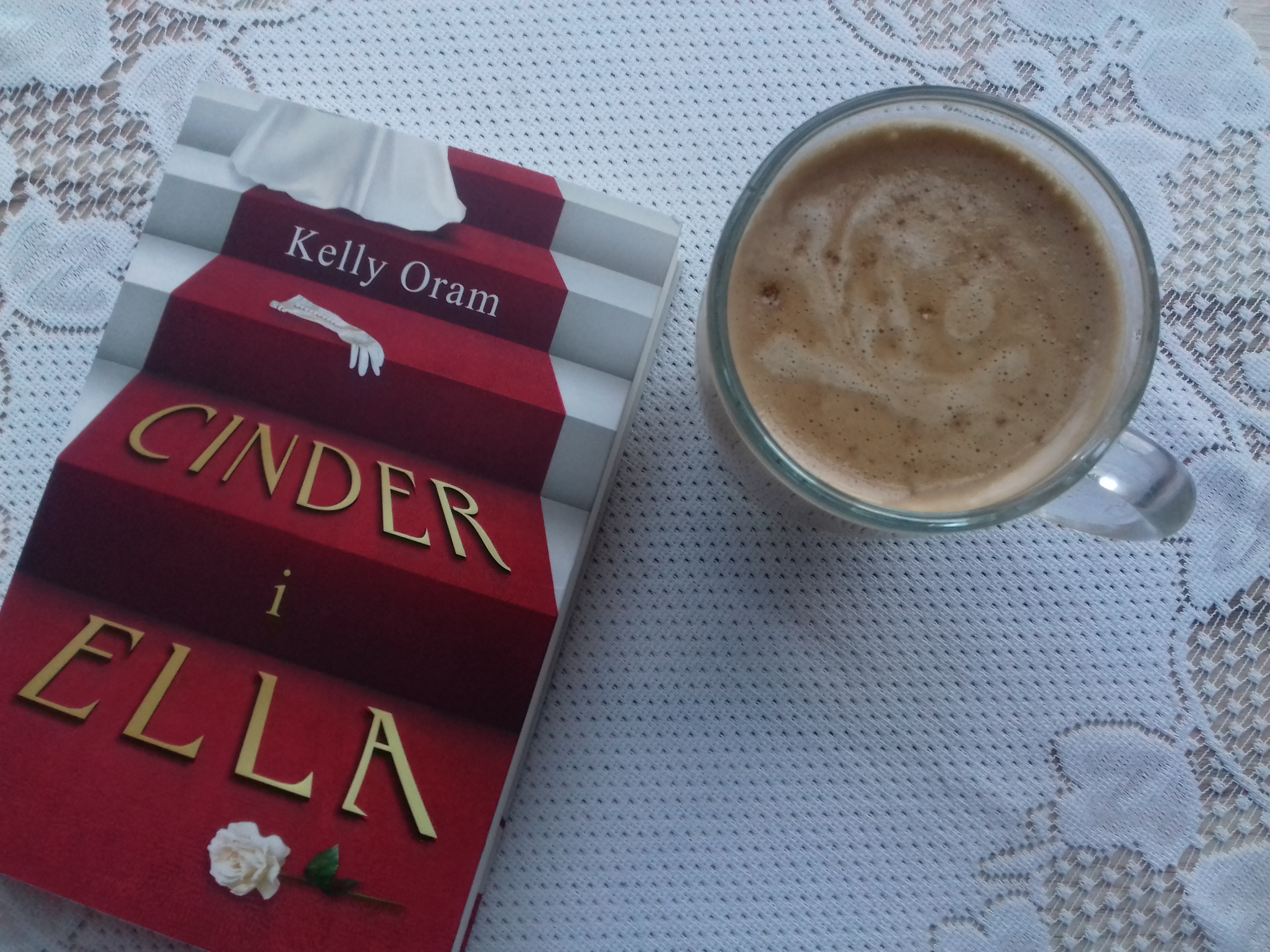 Kelly Oram - ,,Cinder i Ella