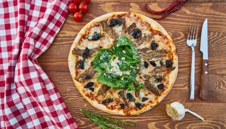 Popularna sieć wprowadza do oferty pizzę z roślinnym 
