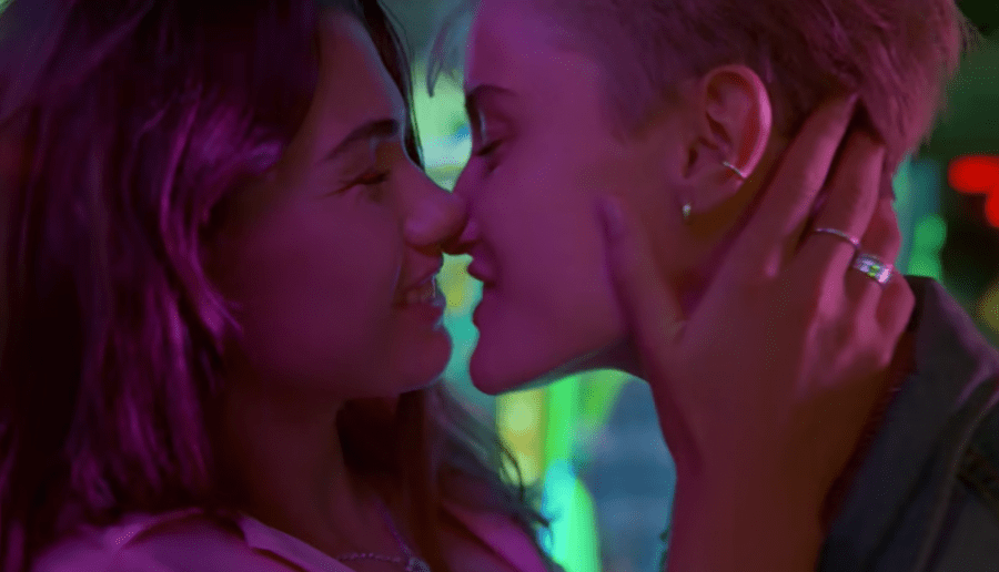 Pocałunek dwóch kobiet i karmienie piersią? Nie w polskiej TV