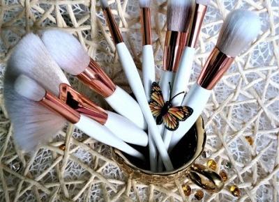 Kosmetyczny Świat Strzałeczki- receznje i testy kosmetyków: Cudowny zestaw pędzelków do makijażu