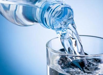 10 zdrowych sposobów na urozmaicenie wody!