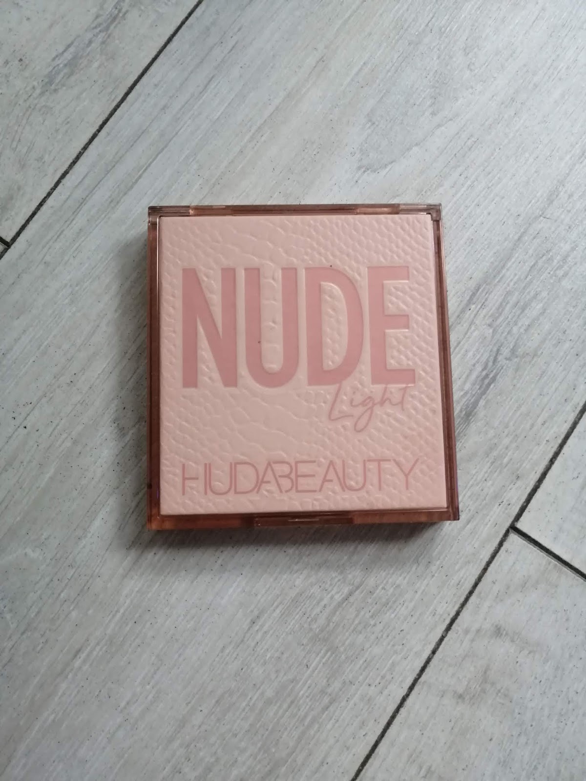 HUDA BEAUTY NUDE OBSESSION PALETTE LIGHT - PINK EYE MAKEUP LOOK