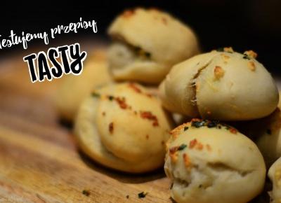 LadyAwa Blog: Bułeczki czosnkowe (Przepisy Tasty #9)