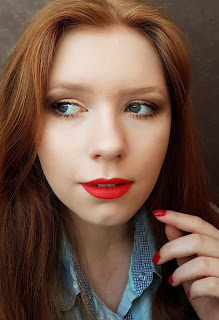 Makijaż dla opadającej powieki i opadającego kącika oka. | Michalina Zawalska