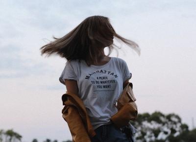 yellow jacket + boyfriend jeans = classic 