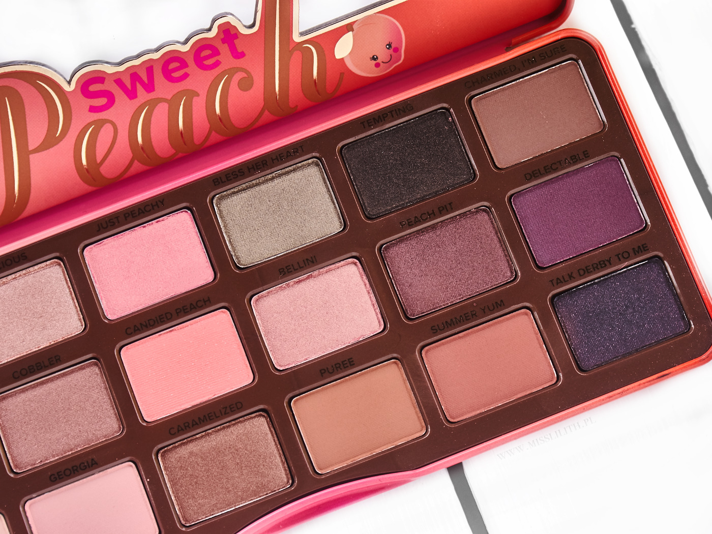 Too Faced, Sweet Peach - Brzoskwiniowa paleta cieni | Miss Lilith 