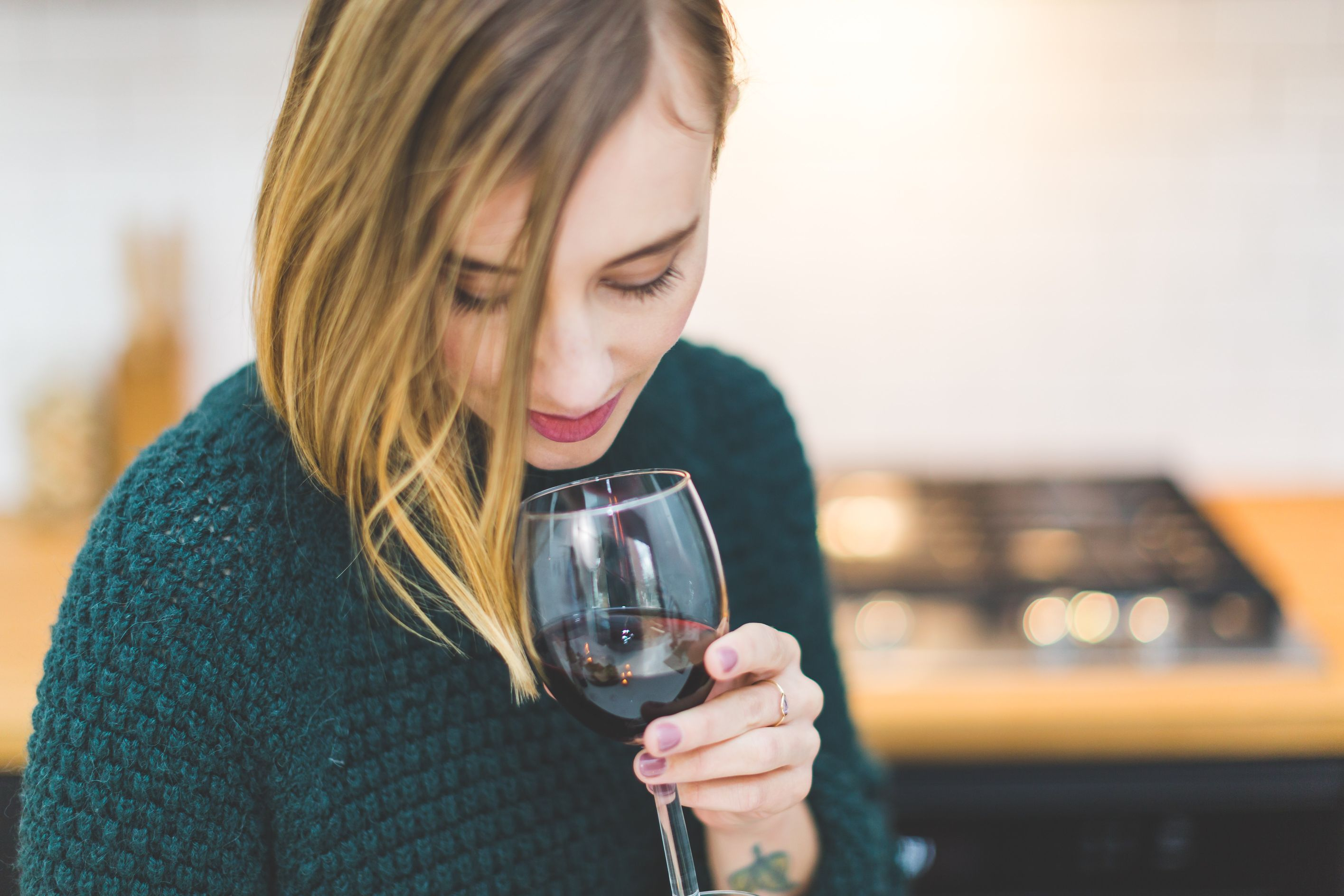 10 powodów dla których warto pić czerwone wino - Artykuły Wiadomości - NetKobieta