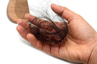 Ziołowe płyny przeciw wypadaniu włosów