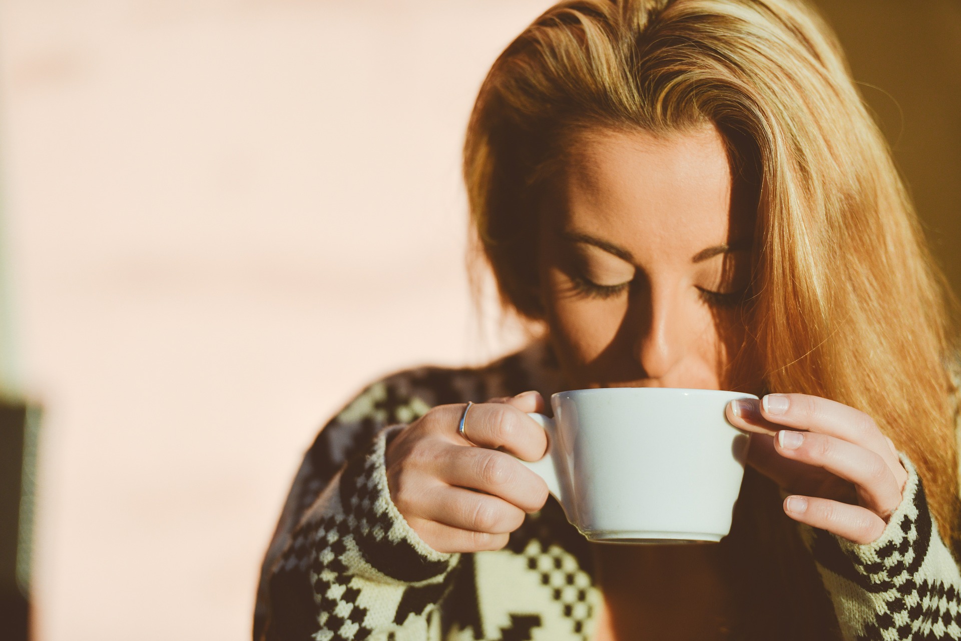Czy kobieta karmiąca piersią może pić kawę? – Nutrigo