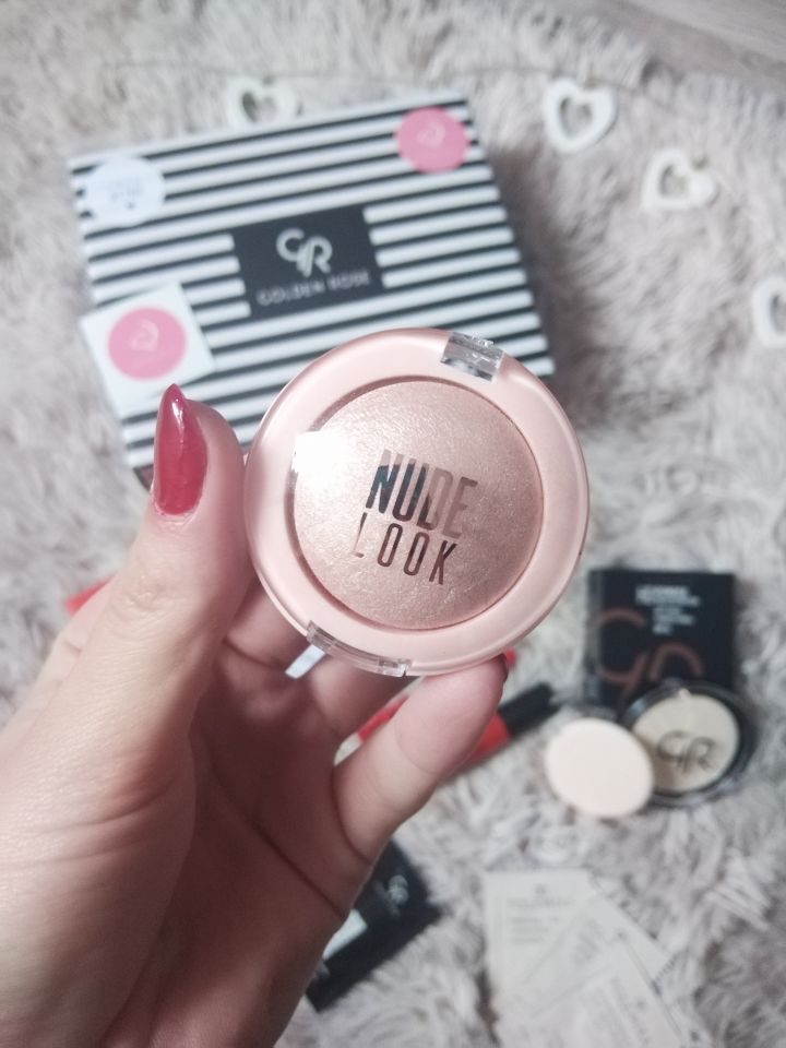 Golden Rose, wypiekany perłowy cień do powiek.