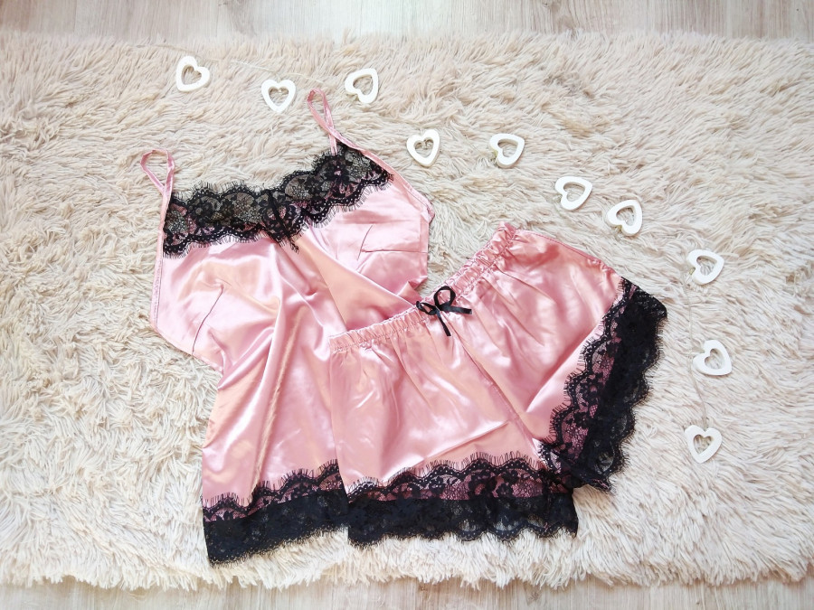 Satynowa piżamka za grosze!