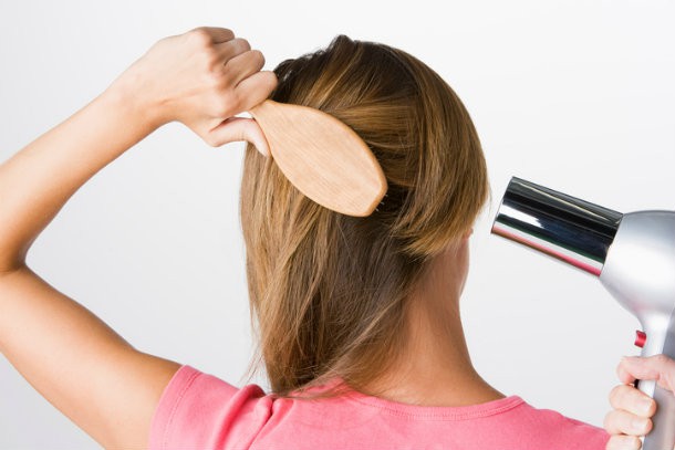 10 zasad, które ułatwią szczotkowanie włosów | Szczotkowanie włosów | Joy.pl