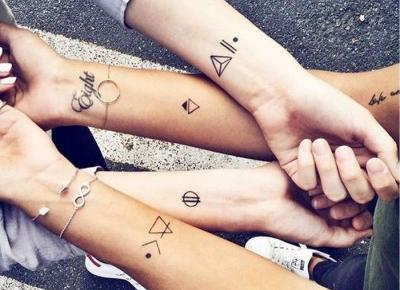 Tatuaże na palcach oraz dłoniach. Subtelne, kobiece a także oryginalne .