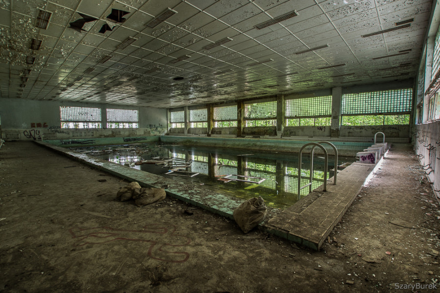 Opuszczony szpital w Legnicy – Szary Burek