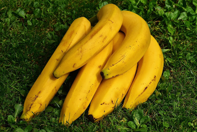 Zjadasz banana, a skórkę wyrzucasz? Robisz błąd! | Diety i ich sekrety